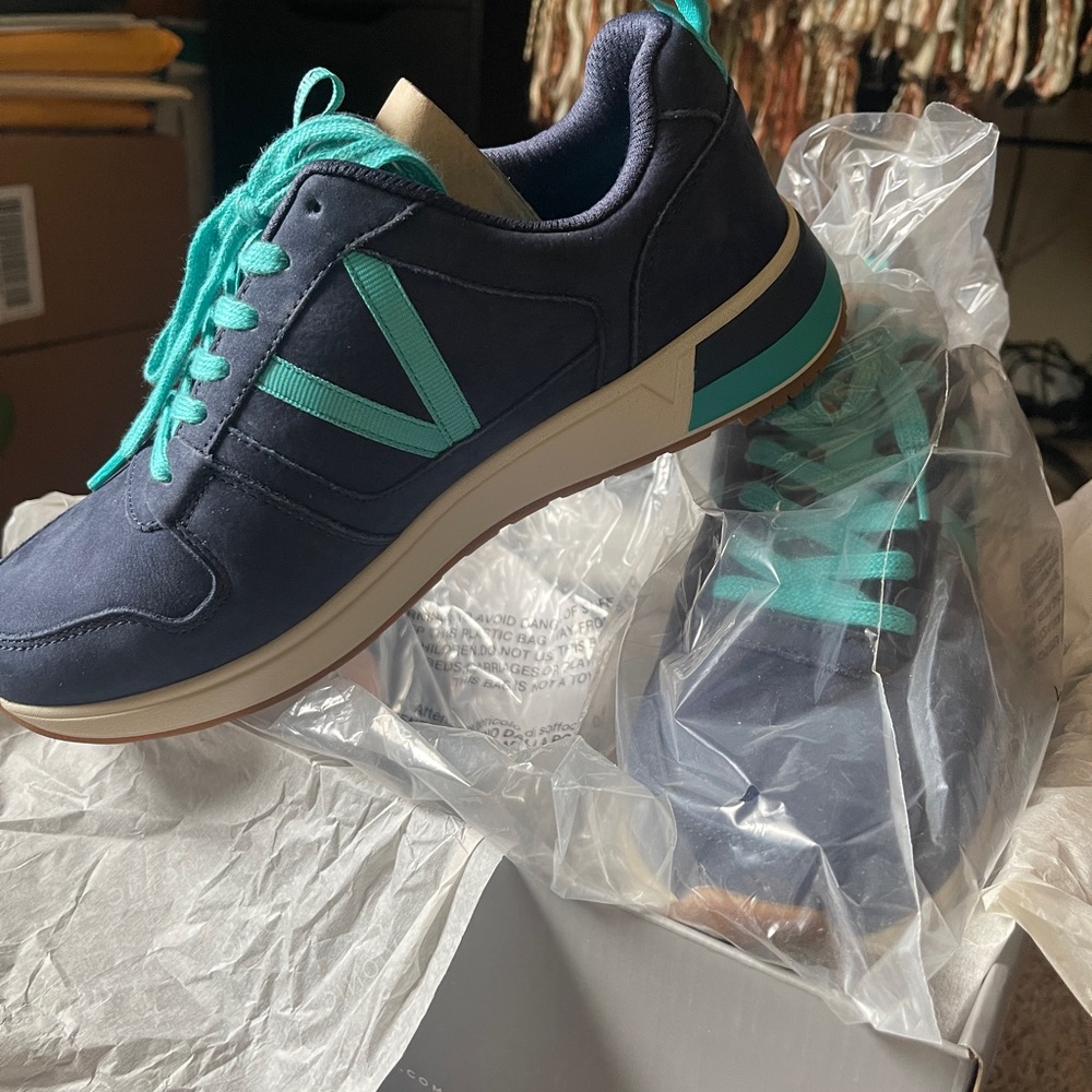 Vionic Navy and Teal Sneakers size 7.5